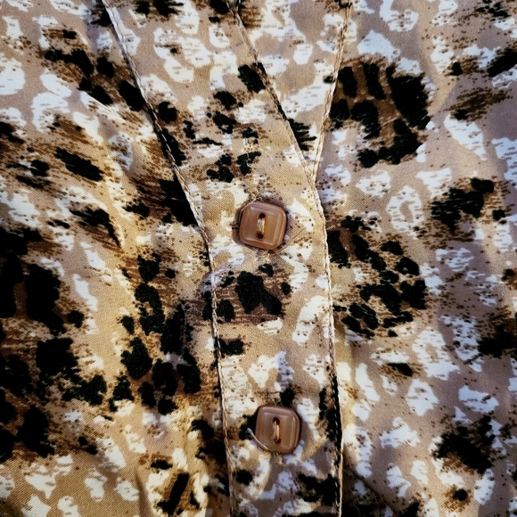 Live 4 Truth Animal Print & Floral Button Up Collared Shirt Women's Plus 3X EUC - Picture 6 of 9